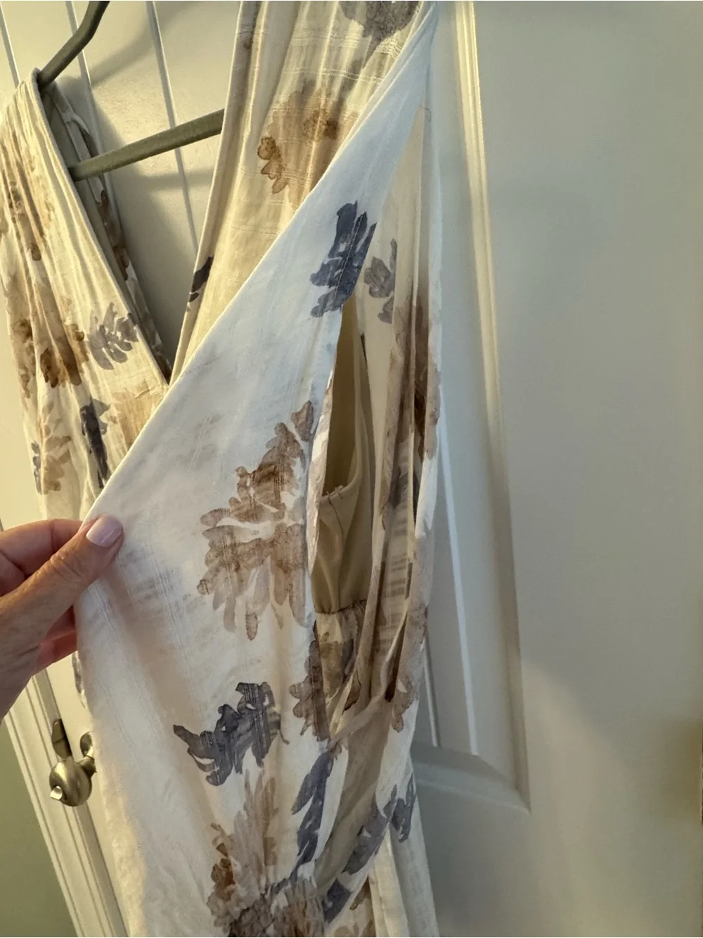 ❤️ lovestitch Cream and Beige Floral Slip Dress - Picture 3 of 7